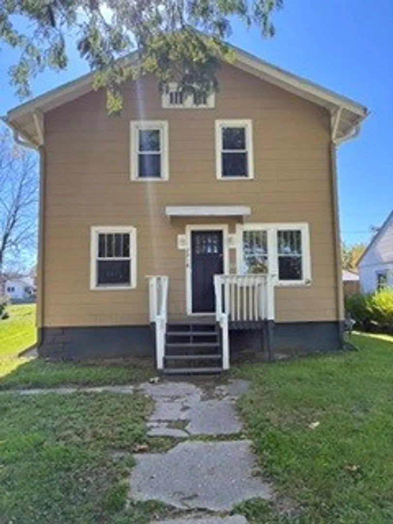 Nice Eastside 4 bedroom With Lots Of Room!! - 2918 Pittsburg — Photo 1