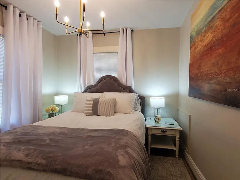 410 N Oleander Ave — Photo 8