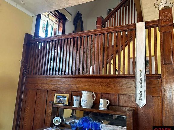 3rd image of 122 N Washington St