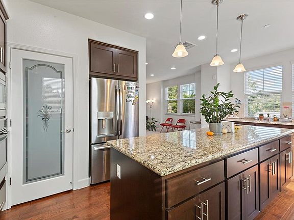 4th image of 2041 Atlas Loop