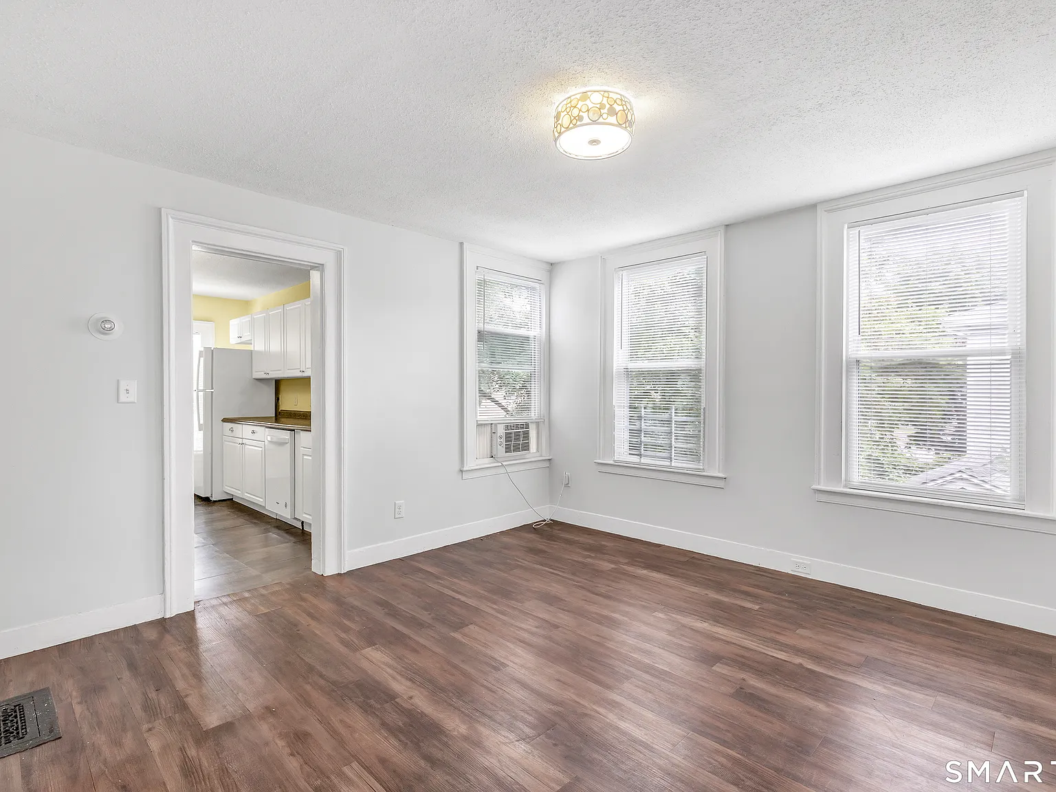 3 bed, 1.0 bath, 1439 sqft, $2,550 — Photo 2