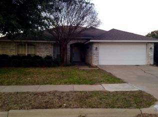 203 Miramar Dr, Arlington, TX 76002