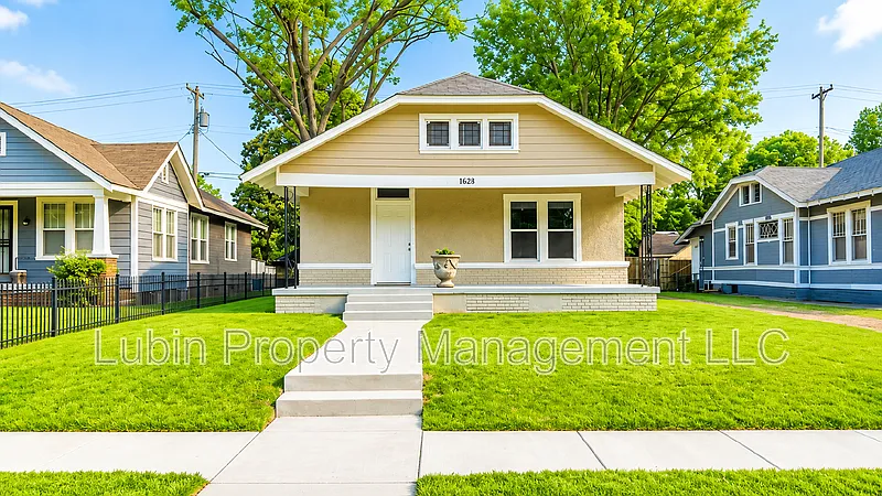 1628 E McLemore Ave