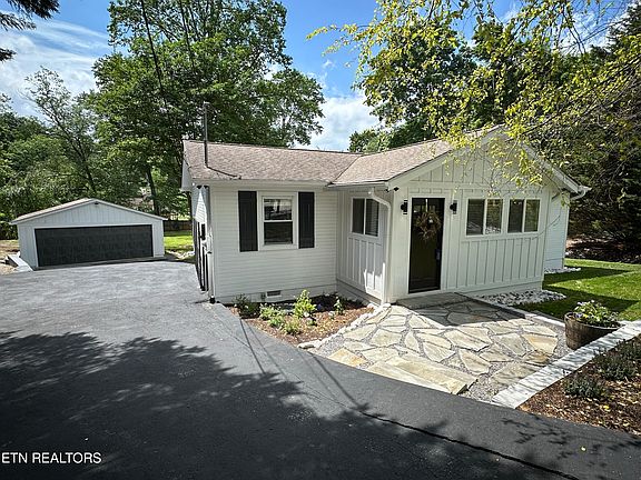 2nd image of 6613 Woodcock Cir