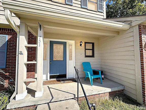 4th image of 751 Woodland Ct
