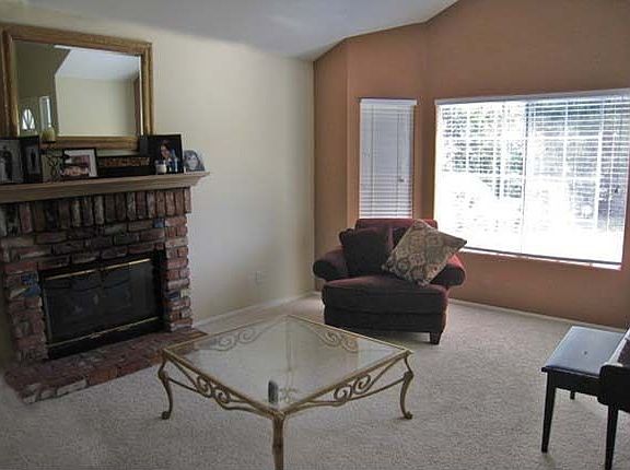 2nd image of 15409 Cohasset St