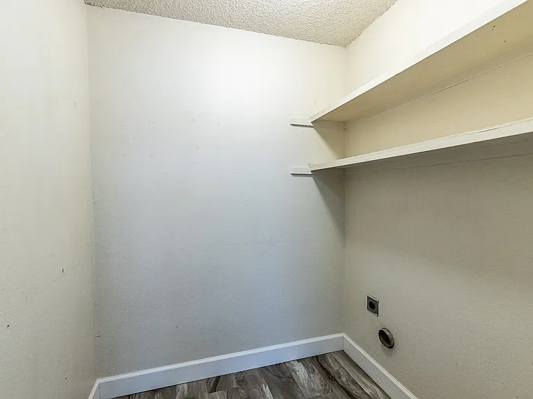 4305 52nd St — Photo 22
