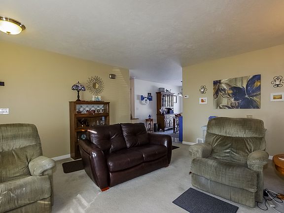 5th image of 416 W Lakeview Dr