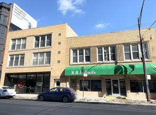 2827 N Clark St #202, Chicago, IL 60657