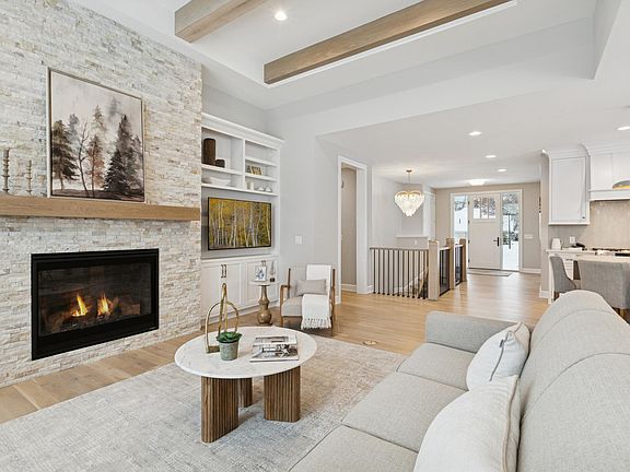 3rd image of 3921 White Oak Ln