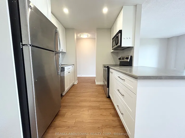 82 Millside Dr #904 — Photo 6