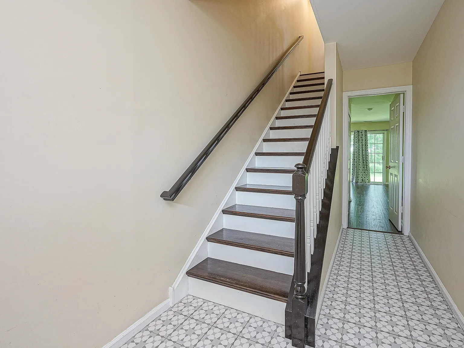 4 bed, 1932 sqft, $2,650 — Photo 3