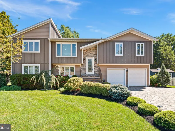 82 Deacon Dr, Hamilton, NJ 08619