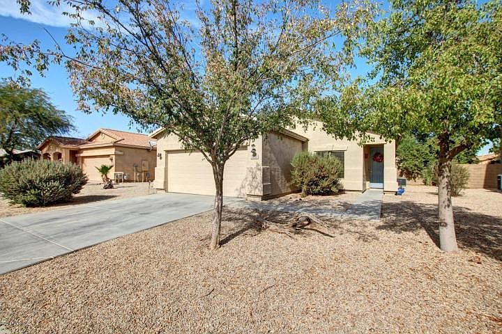 1st image of 140 E Palomino Way