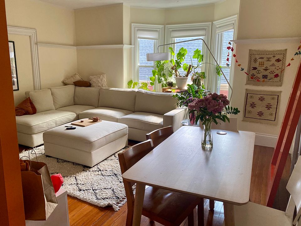 1st image of 20 Langdon St #2
