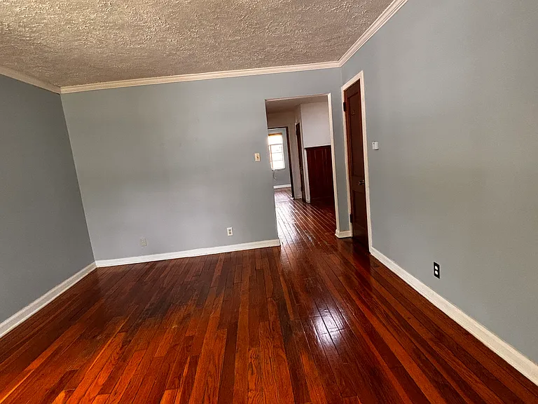 360 Ross Ave — Photo 8