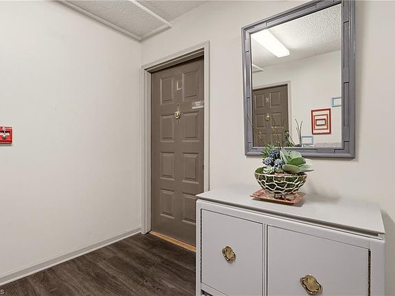 2nd image of 531 N Hamilton St APT L