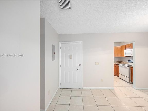 2nd image of 2683 Lakehaven Rd