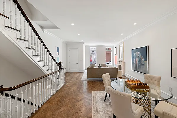 Sold by Nest Seekers International | media 4