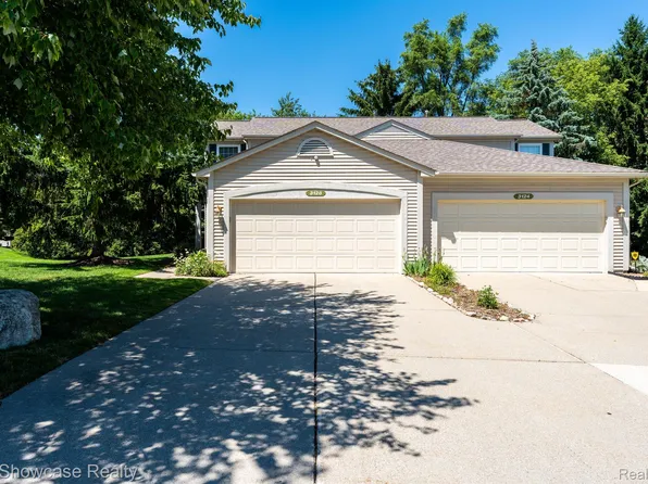 3128 Megan Dr, Waterford, MI 48328
