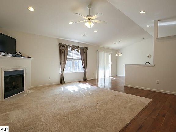 5th image of 117 Glastonbury Dr