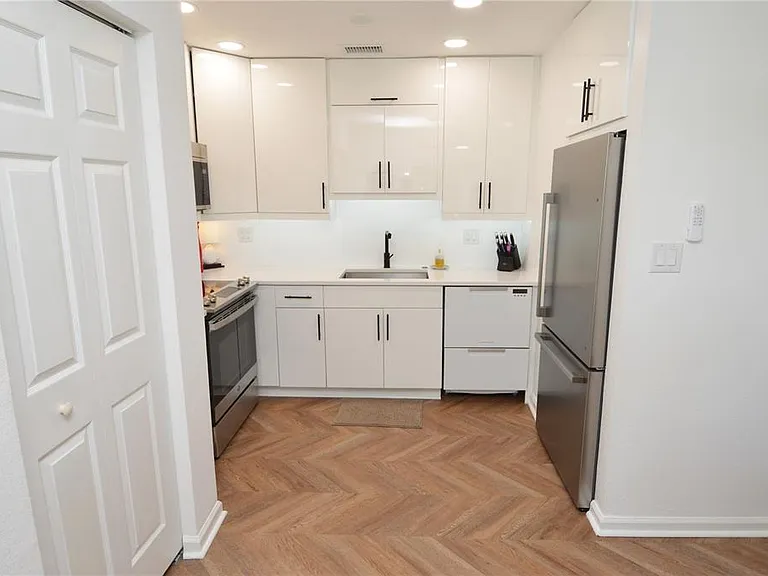 5048 Beach Dr SE #F — Photo 10
