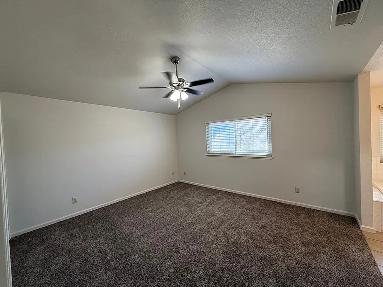 2136 Southgate Dr — Photo 26