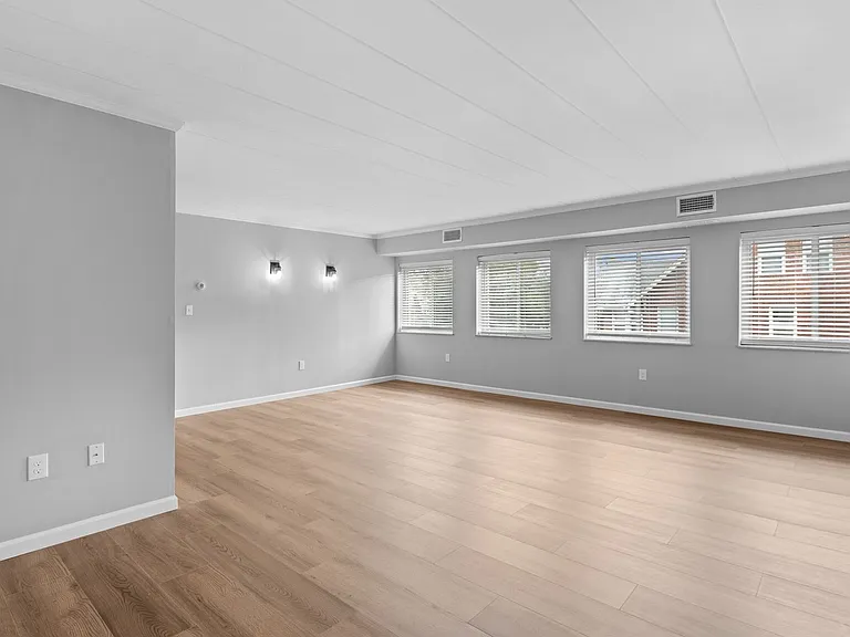1005 Woodrow Ave #3F — Photo 8