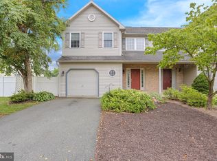 8 Michigan Dr, Sinking Spring, PA 19608