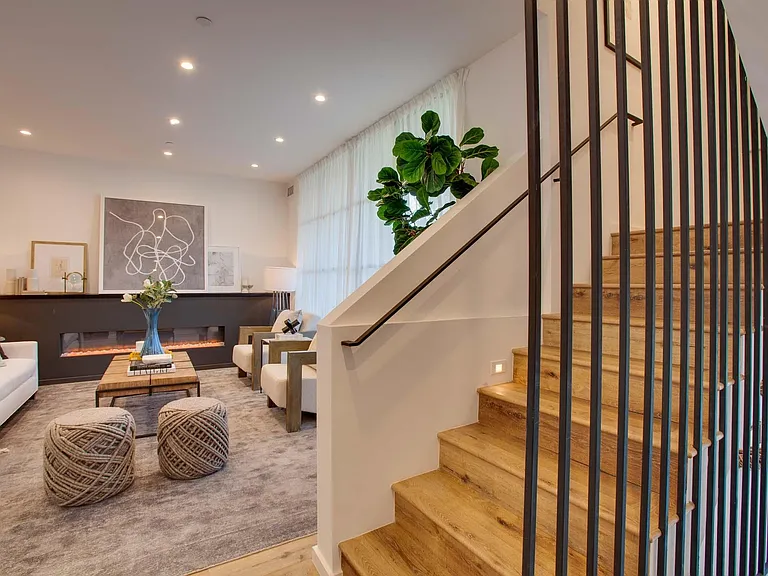 1254 N Las Palmas Ave #7 — Photo 5
