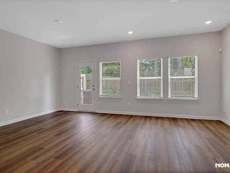 4274 Holland Grove Rd — Photo 2