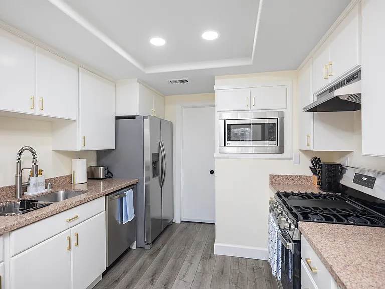 23351 Highcrest Rd — Photo 13