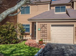210 Ivy Hill Ln, Rye Brook, NY 10573