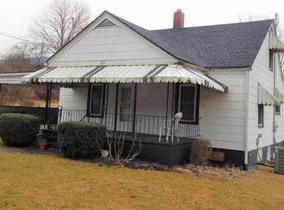 121 McCamant Dr, Galax, VA 24333