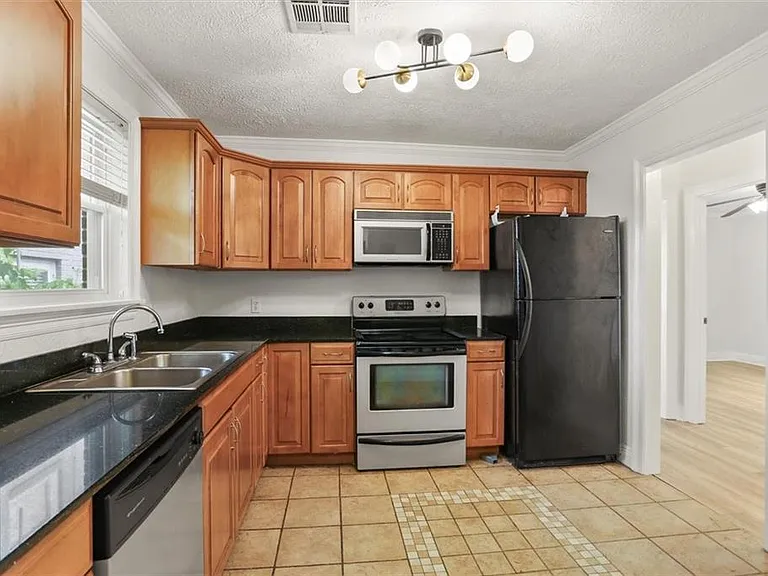6130 Orleans Ave — Photo 5