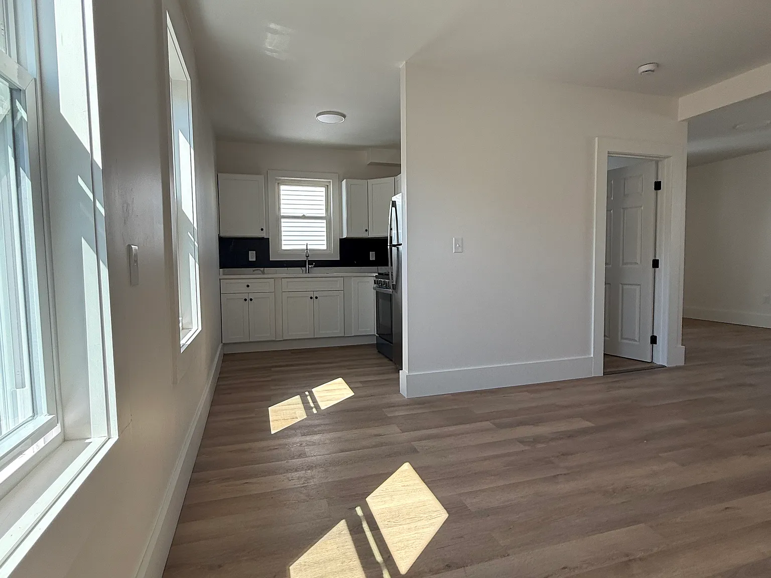 4 bed, 1200 sqft, $2,400 — Photo 4