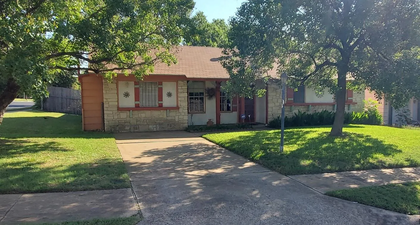 4 bed, 2.0 bath, 1102 sqft, $2,100 — Photo 2