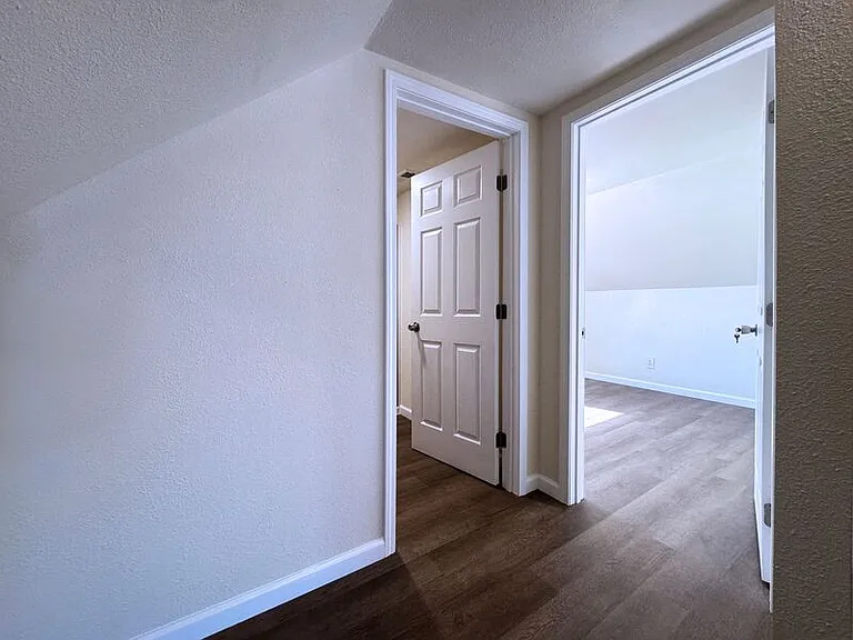 950 Clark St — Photo 28