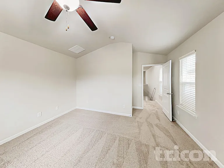 126 Spring Knoll Dr — Photo 9