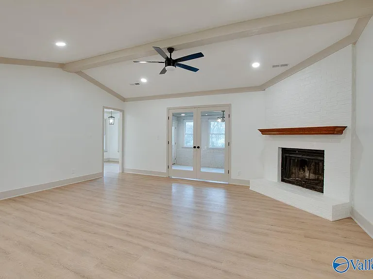 2042 Rosebury Ln SW — Photo 10