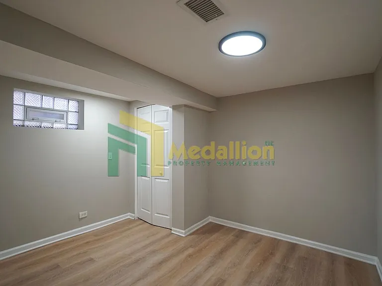 9858 S Drexel Ave — Photo 16