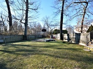 141 Rockaway Ave, Rockville Centre, NY 11570