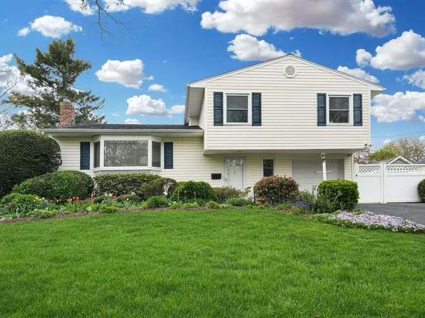 1 Breton Avenue, Melville, NY 11747