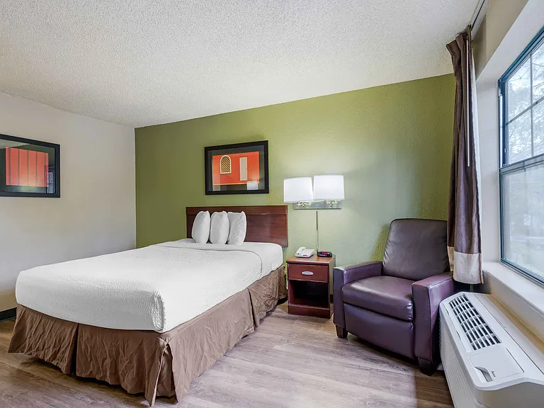 Studio Suite - 1 Queen Bed