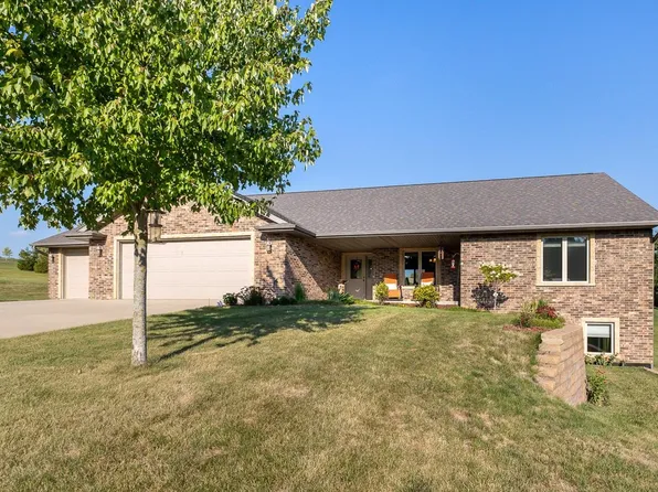 10422 Cypress Dr, Peosta, IA 52068