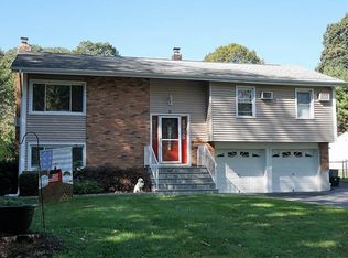 11 Aunt Pattys Ln, Mahopac, NY 10541