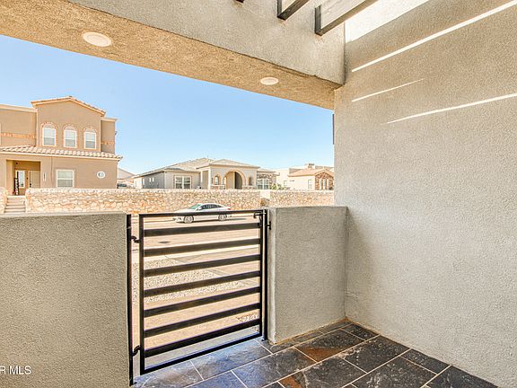 4th image of 2820 Maria Casas St