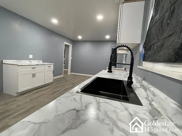 1637 S Cove Blvd — Photo 2