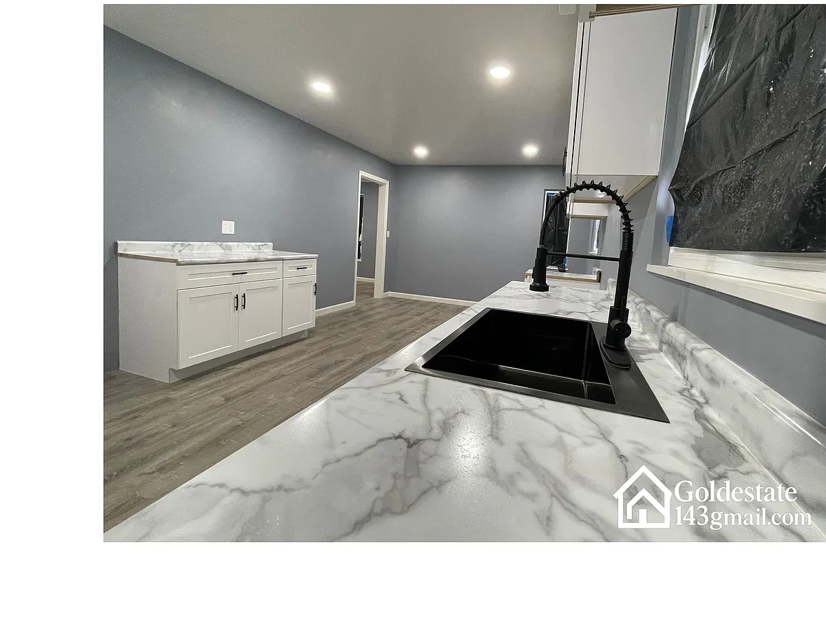 Building Photo - 1637 S Cove Blvd