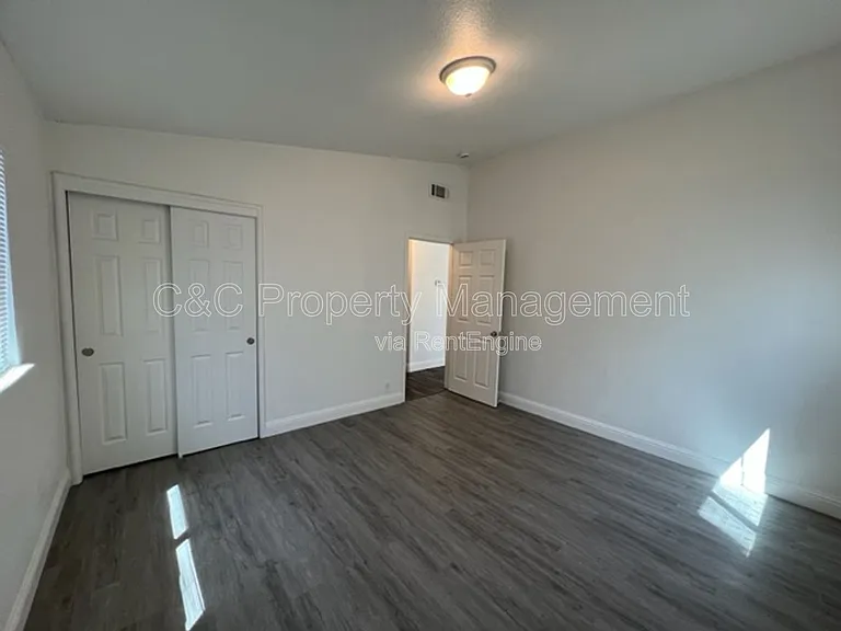 2119 E Griffith Way — Photo 7